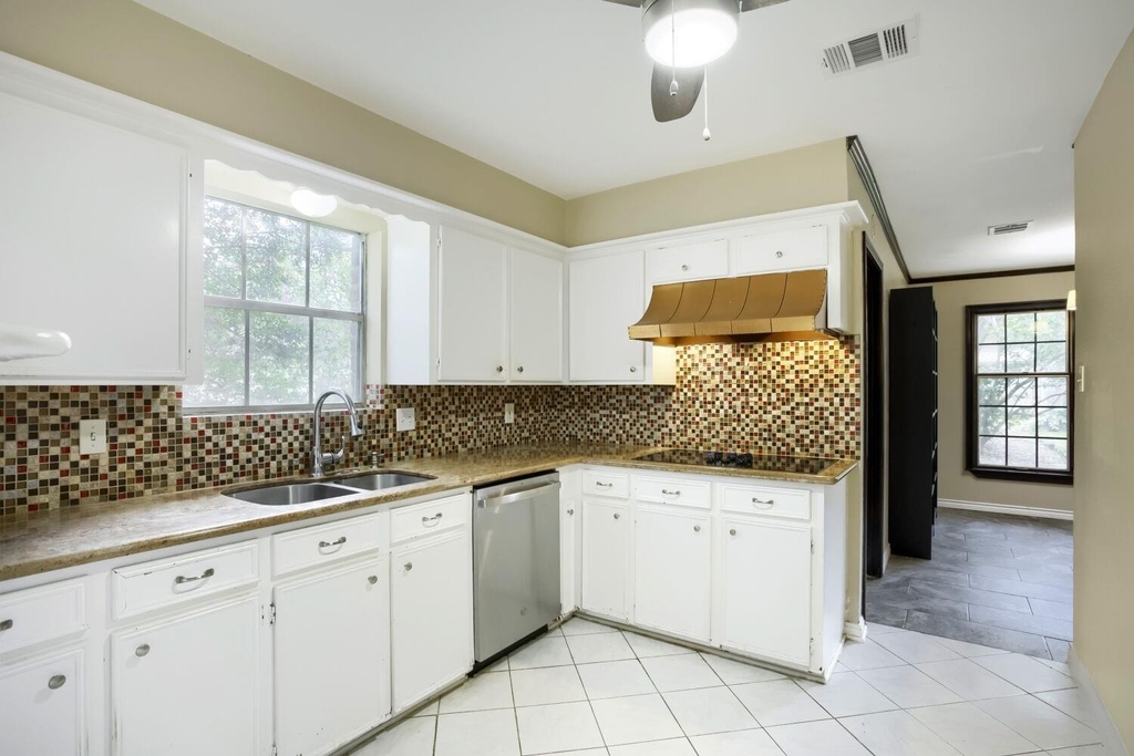 10903 Tupper Lake Drive - Photo 8