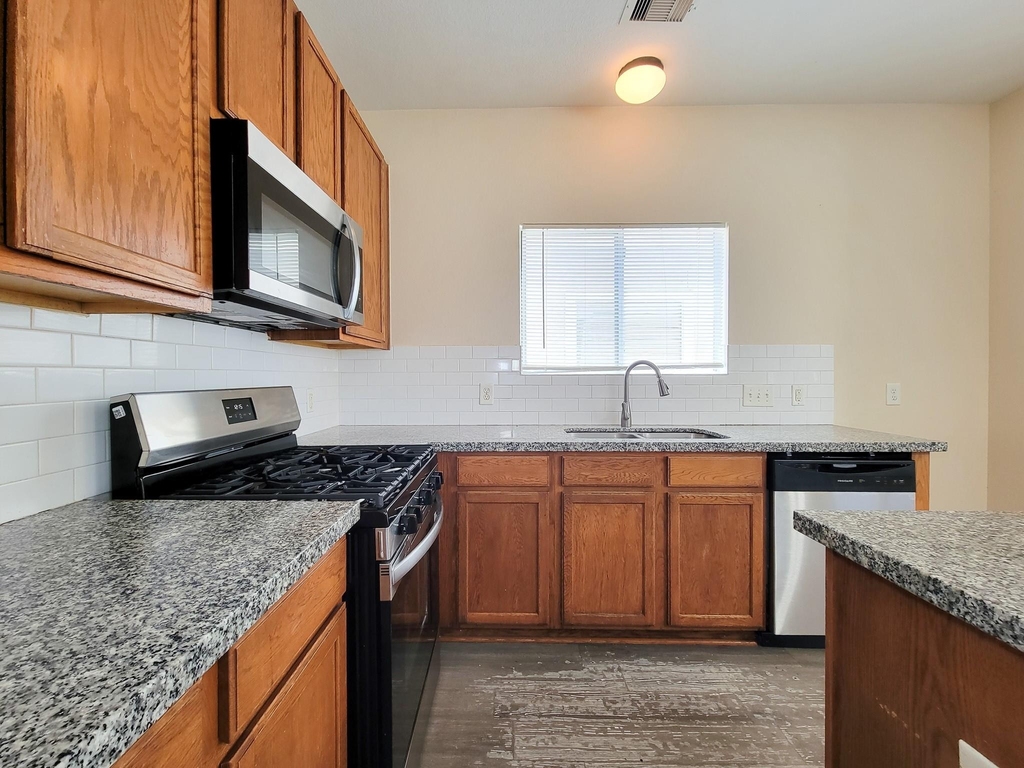 21818 Grassy Hill Lane - Photo 9