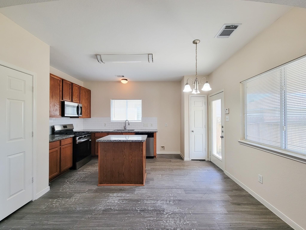 21818 Grassy Hill Lane - Photo 12