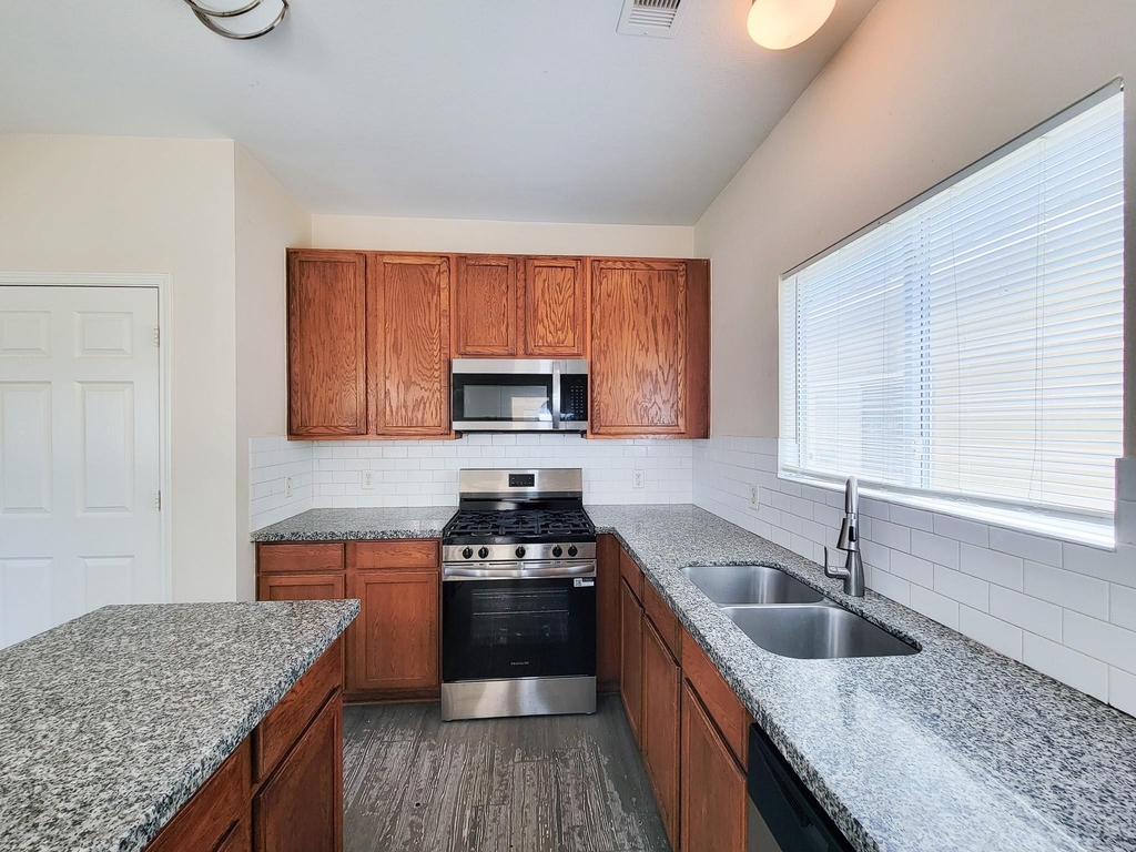 21818 Grassy Hill Lane - Photo 10