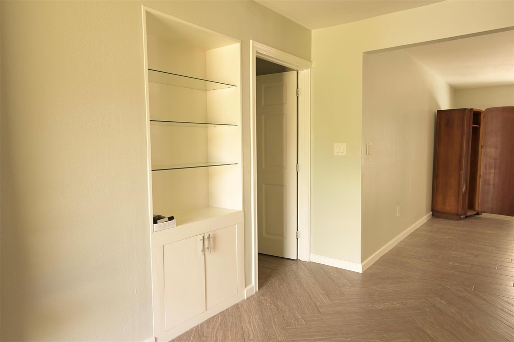 9810 Cliffwood Drive - Photo 7