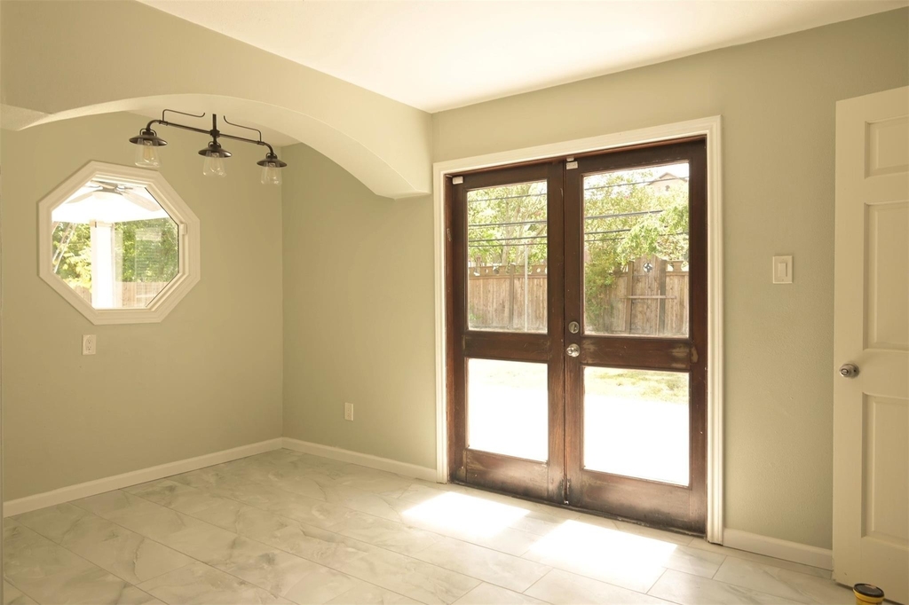 9810 Cliffwood Drive - Photo 34