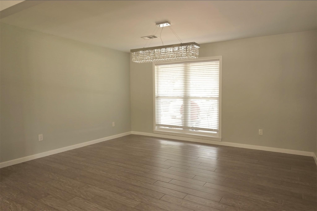 9810 Cliffwood Drive - Photo 5