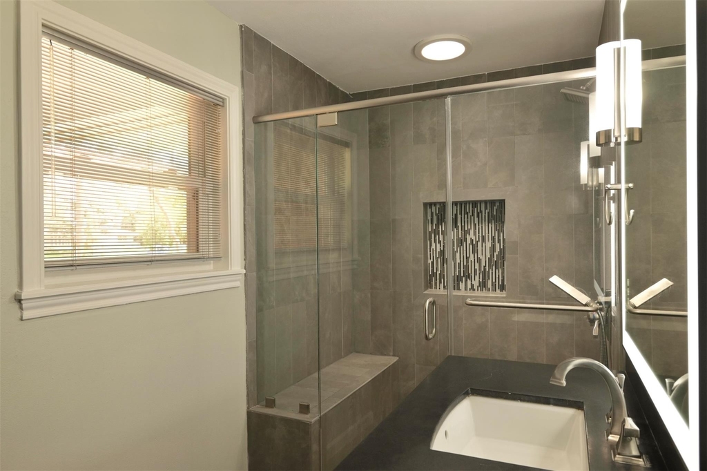 9810 Cliffwood Drive - Photo 11
