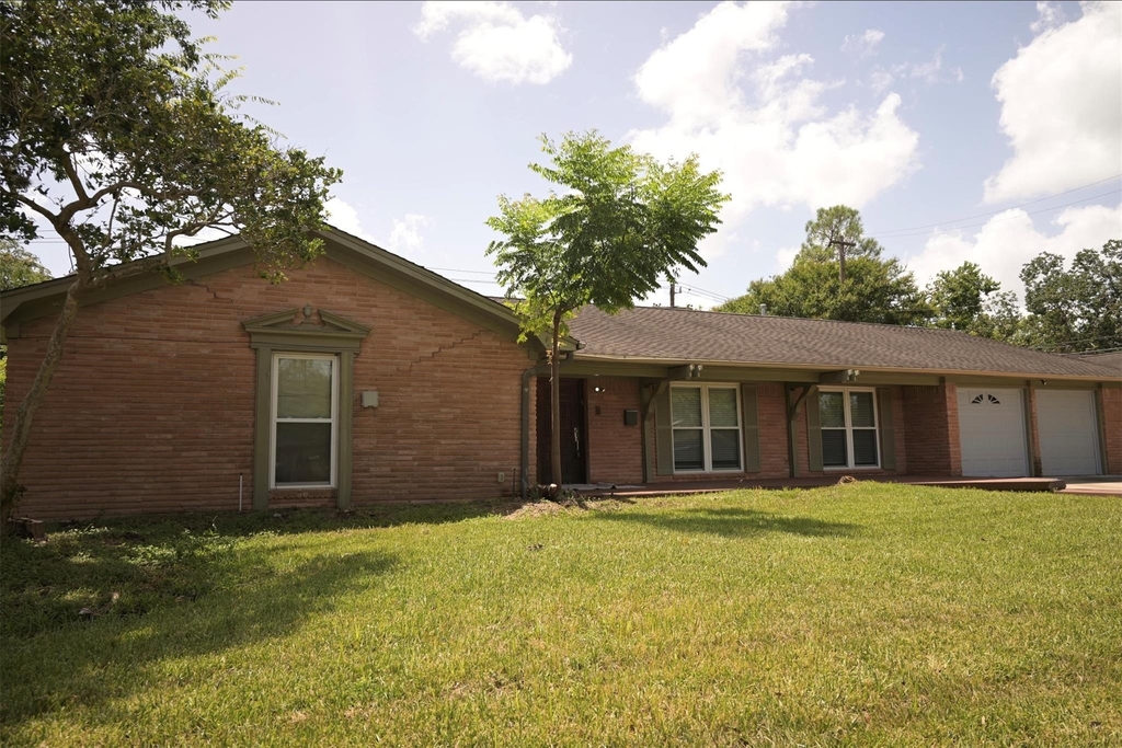 9810 Cliffwood Drive - Photo 2