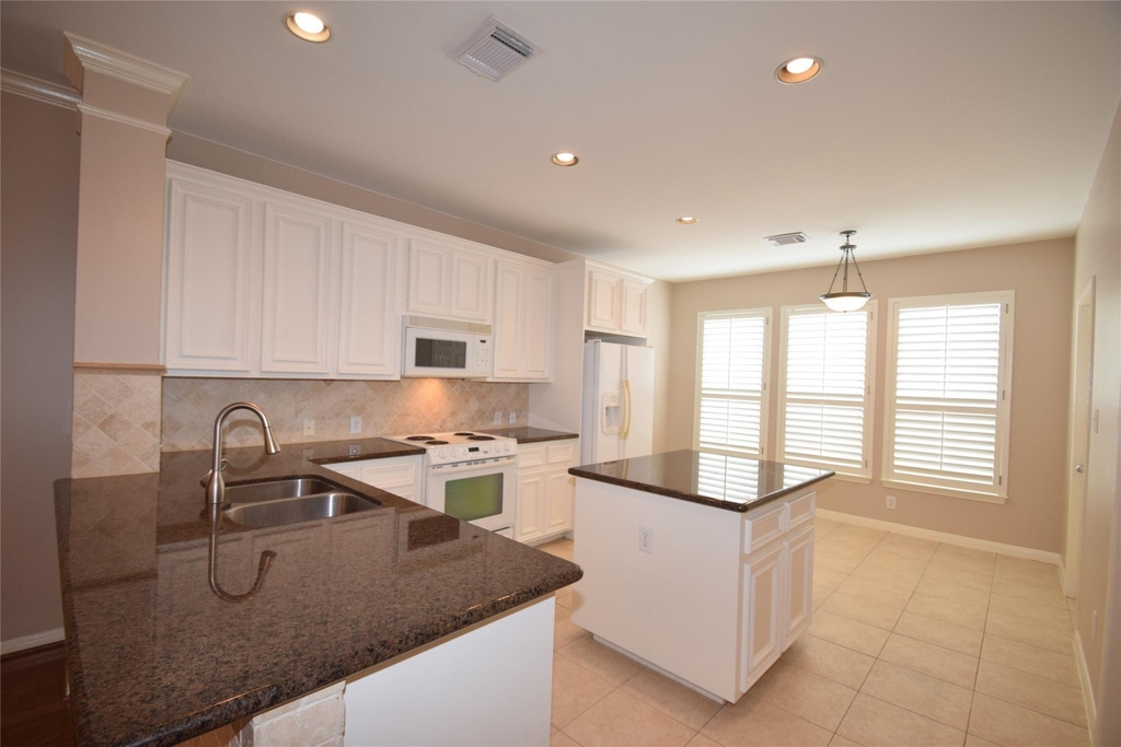 722 Memorial Heights Drive - Photo 10