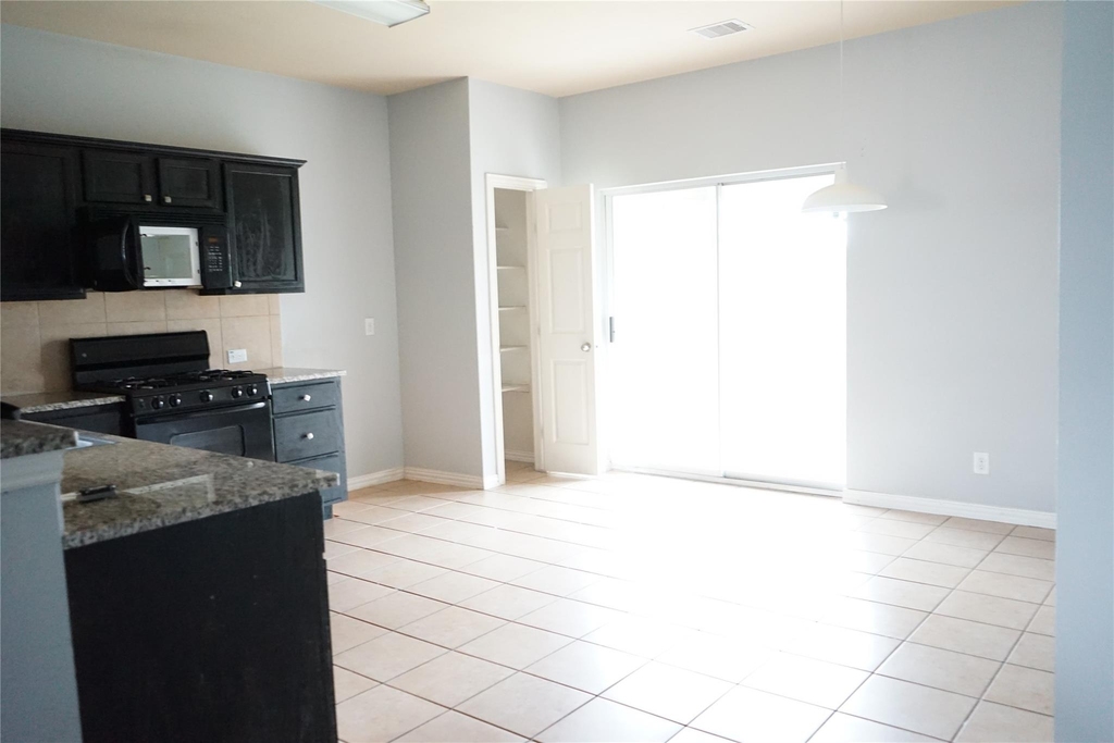 10710 Barker View Drive - Photo 5