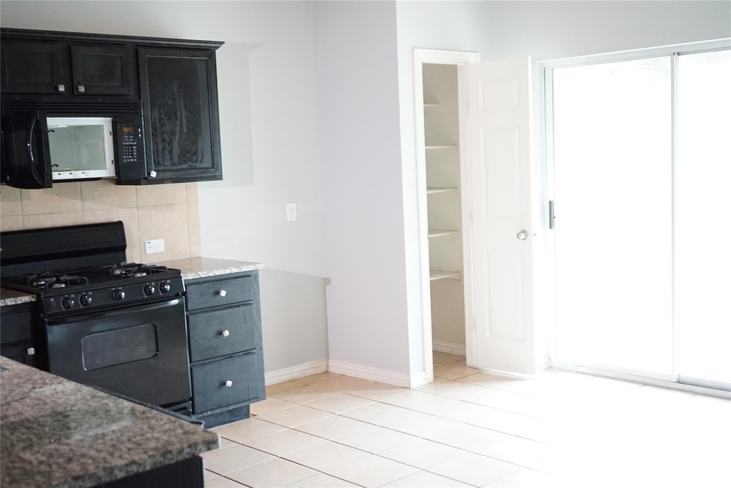 10710 Barker View Drive - Photo 6