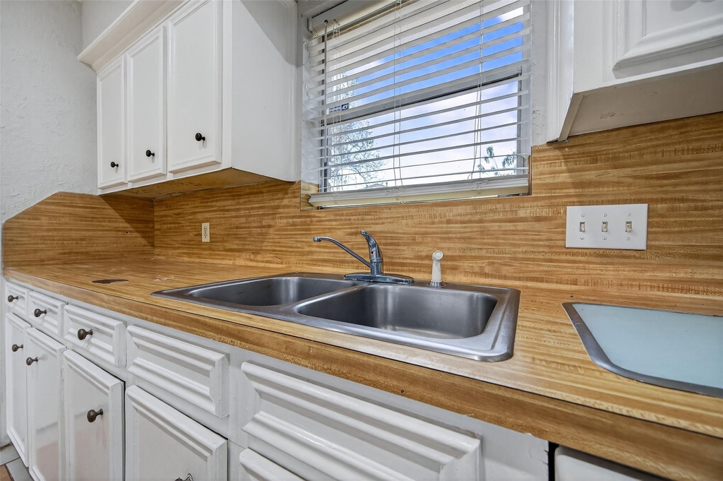 6102 Crakston Street - Photo 16