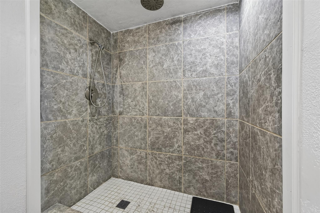6102 Crakston Street - Photo 25