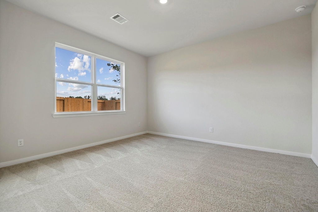15885 Berry Hill Drive - Photo 10