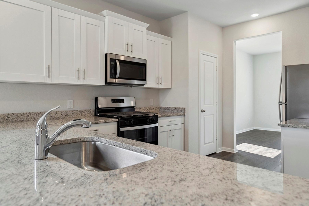 15885 Berry Hill Drive - Photo 8