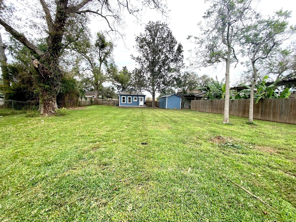 513 E Bernard Street - Photo 8