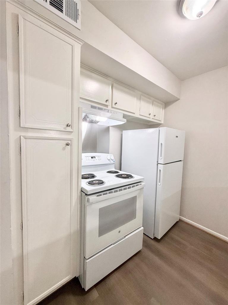 321 E Cedar Street - Photo 8
