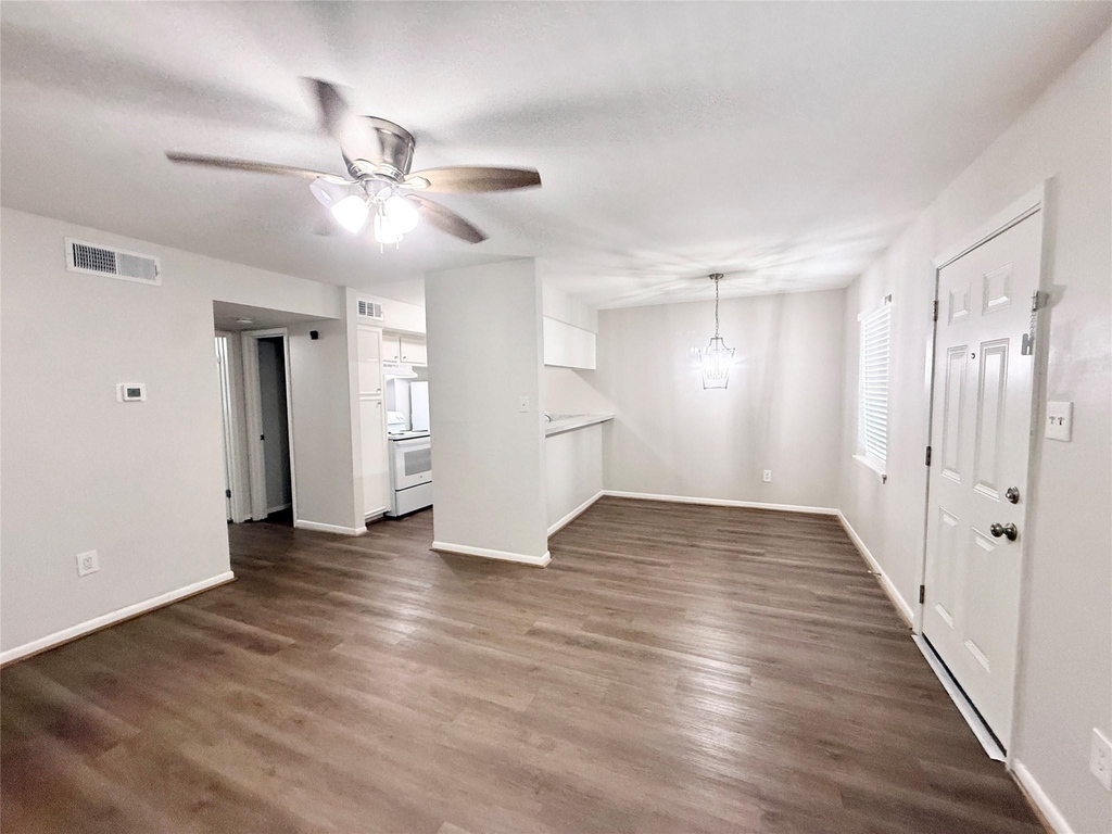 321 E Cedar Street - Photo 2
