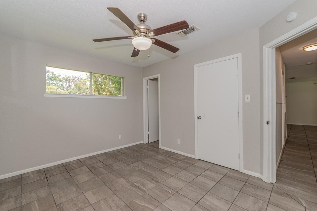 135 W Barkley Street - Photo 13