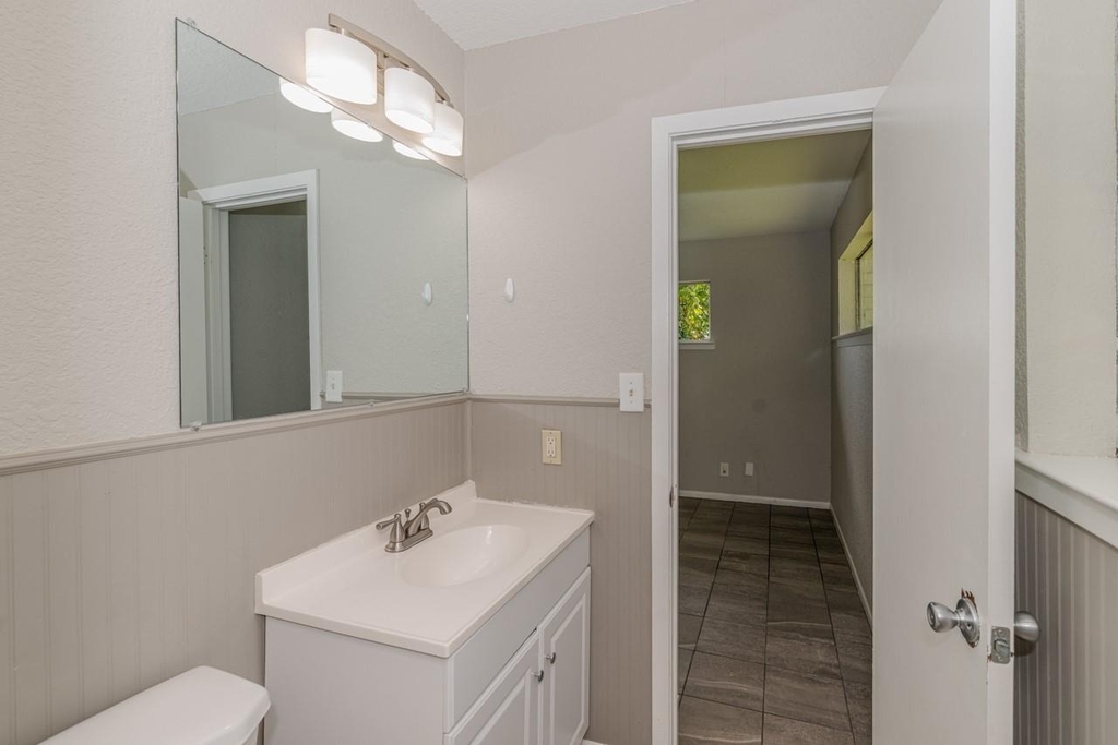 135 W Barkley Street - Photo 14