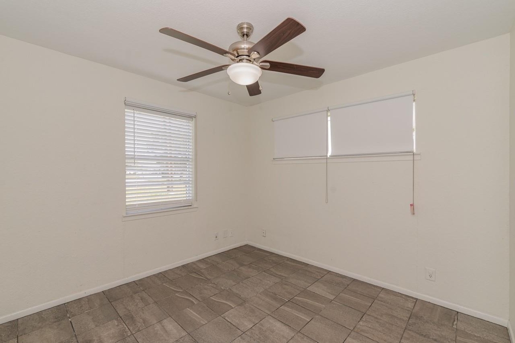 135 W Barkley Street - Photo 19