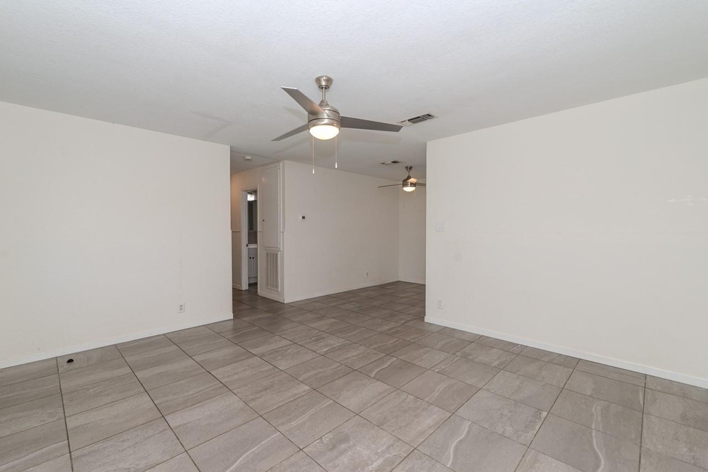 135 W Barkley Street - Photo 8