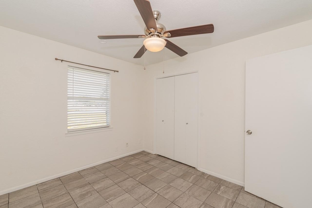 135 W Barkley Street - Photo 22