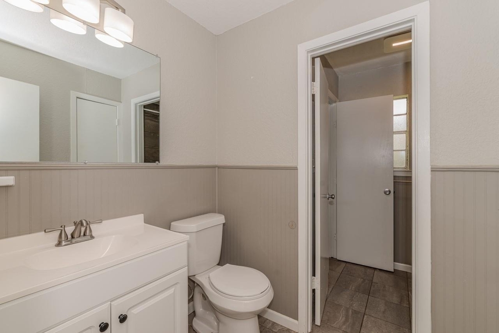 135 W Barkley Street - Photo 16