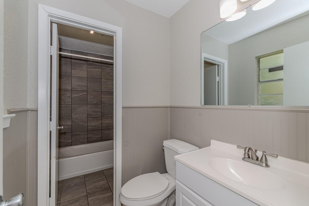 135 W Barkley Street - Photo 15