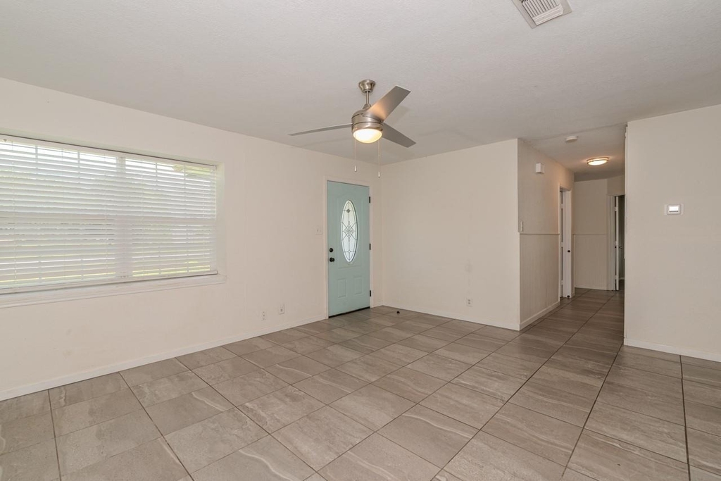 135 W Barkley Street - Photo 7