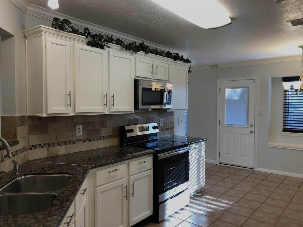 11075 Landsbury Court - Photo 0