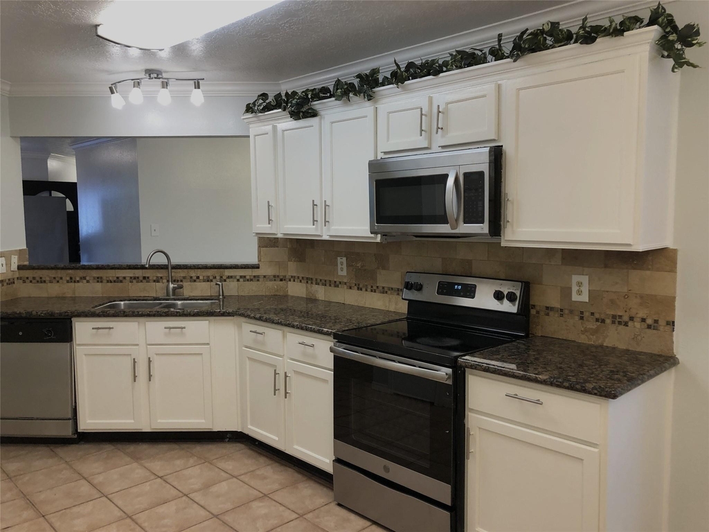 11075 Landsbury Court - Photo 2