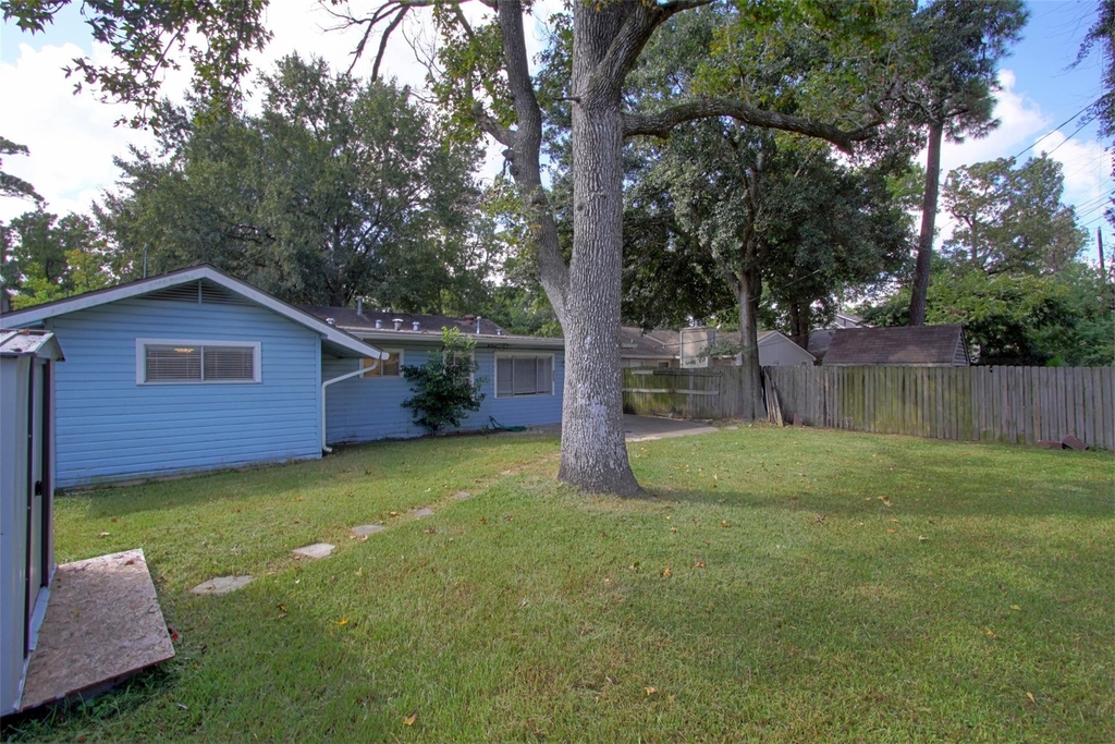 1322 Curtin Street - Photo 33
