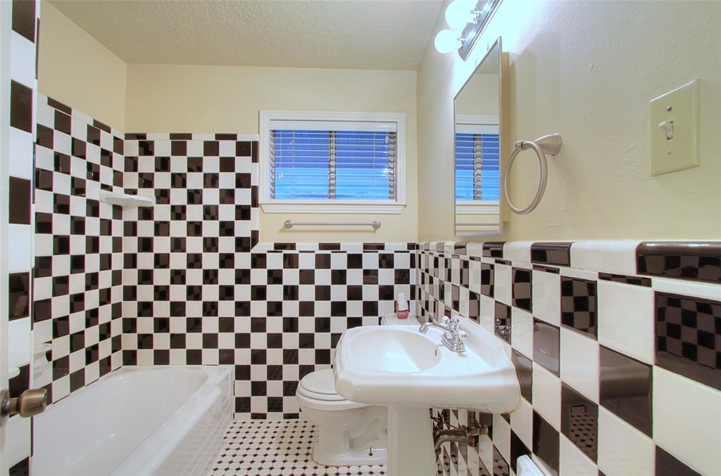 1322 Curtin Street - Photo 27