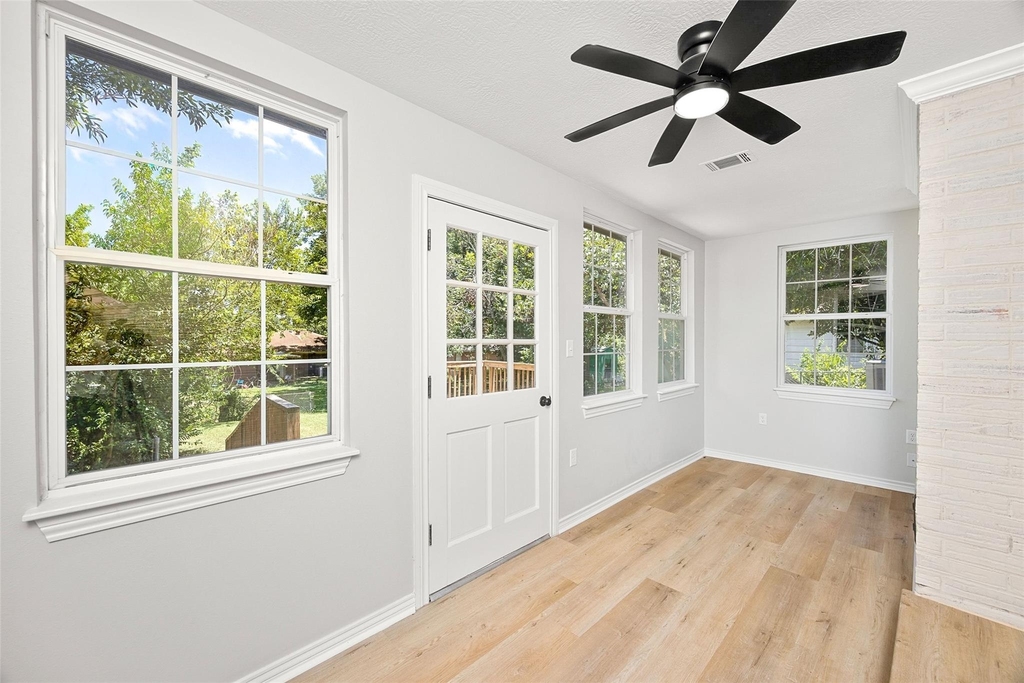 1803 S Park Street - Photo 12