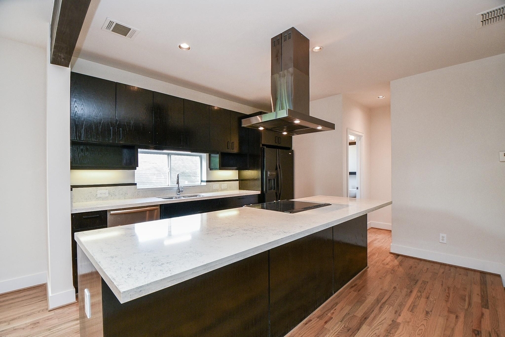 92 Dennis Street - Photo 2