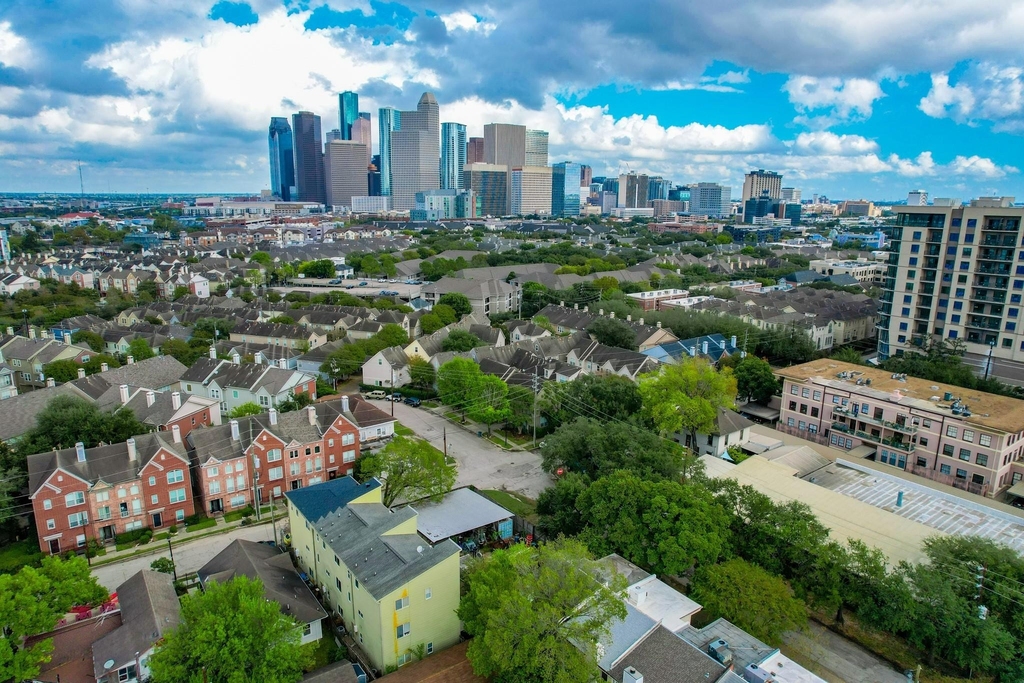 92 Dennis Street - Photo 0