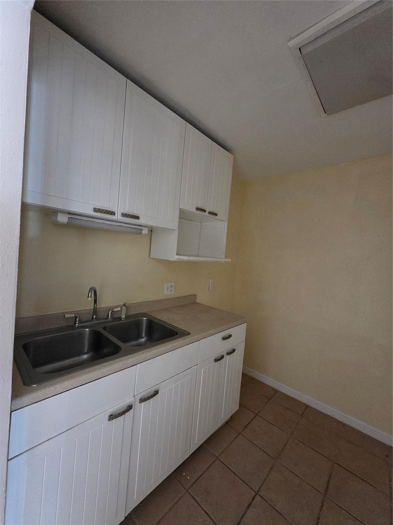 1014 Graham Drive - Photo 5