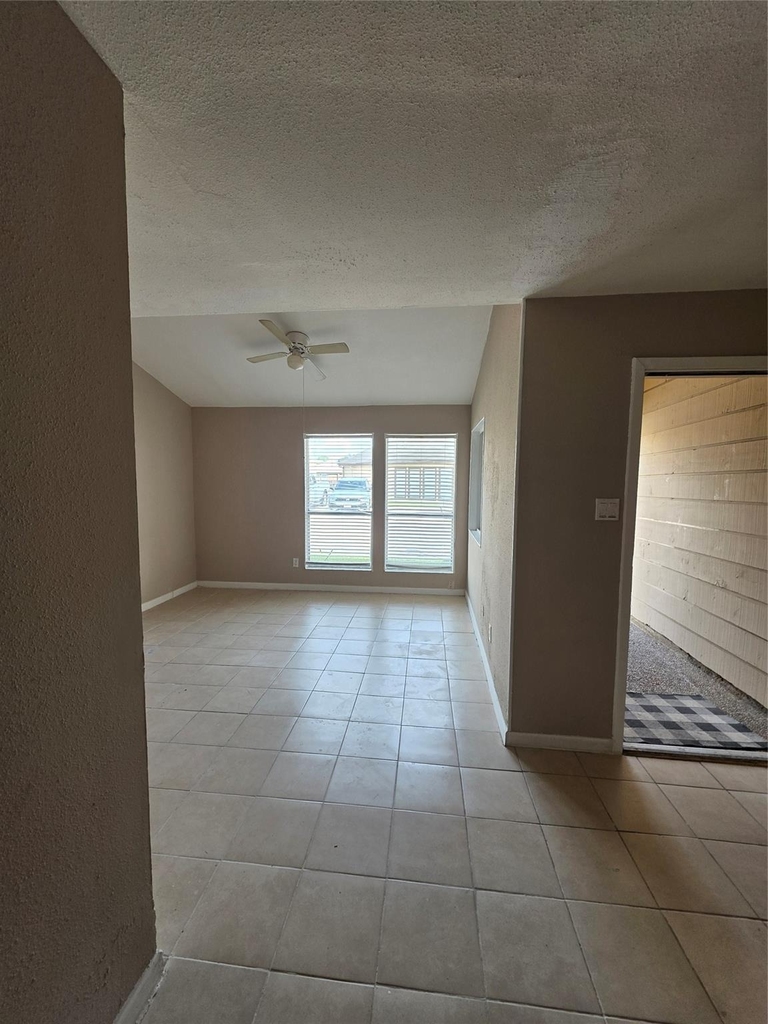 1014 Graham Drive - Photo 0