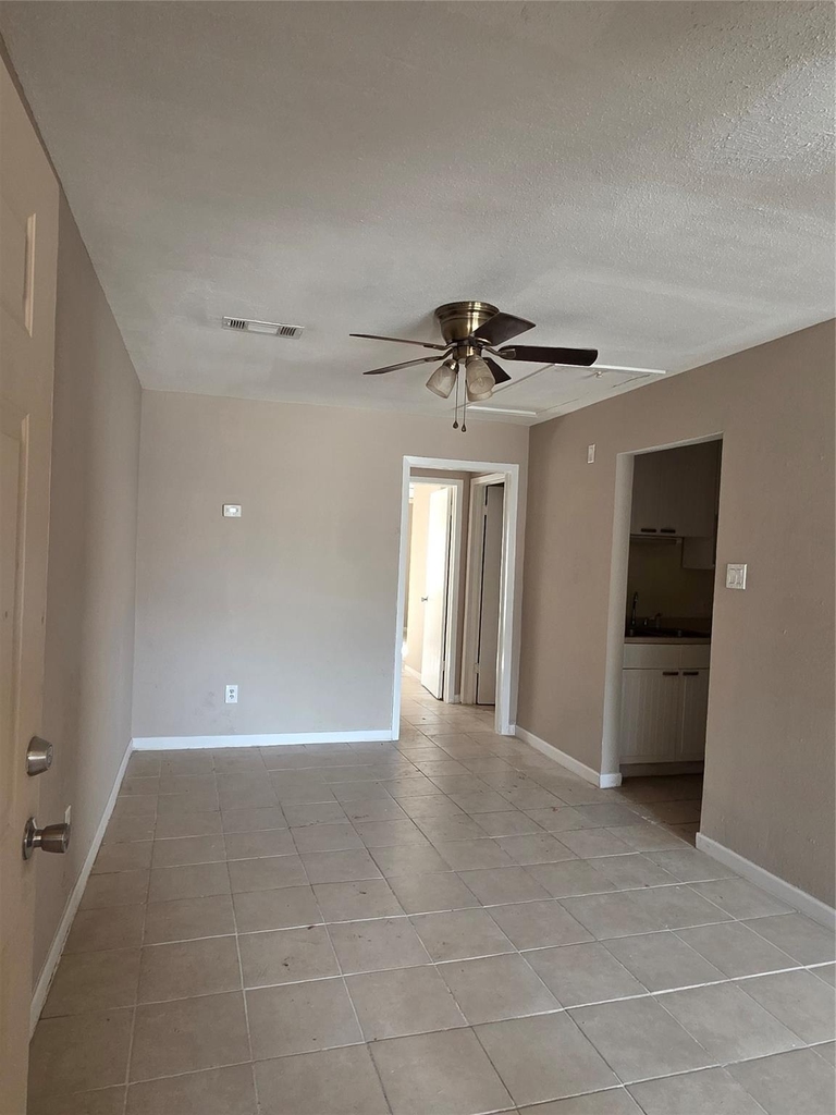 1014 Graham Drive - Photo 4