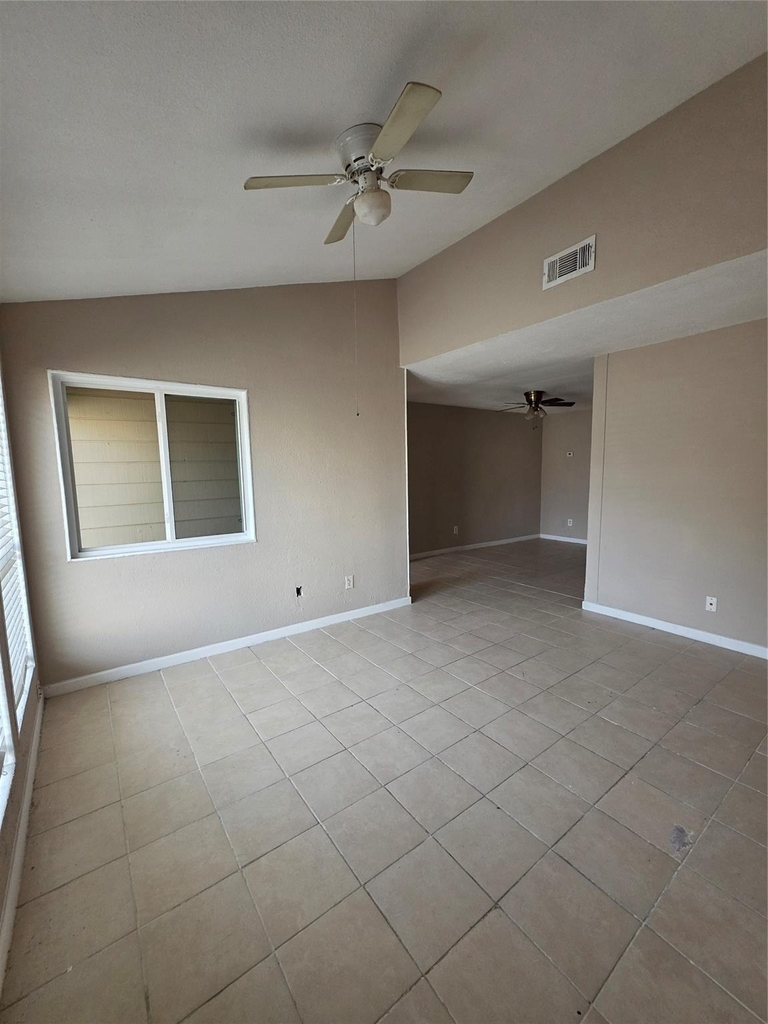 1014 Graham Drive - Photo 3