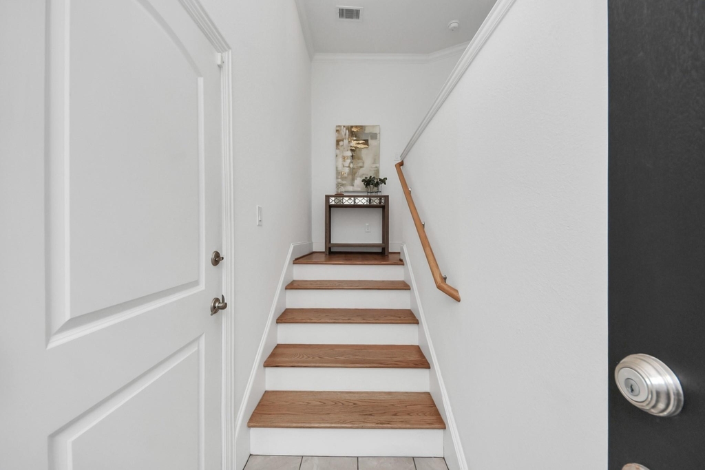 1628 W 24th Street - Photo 3