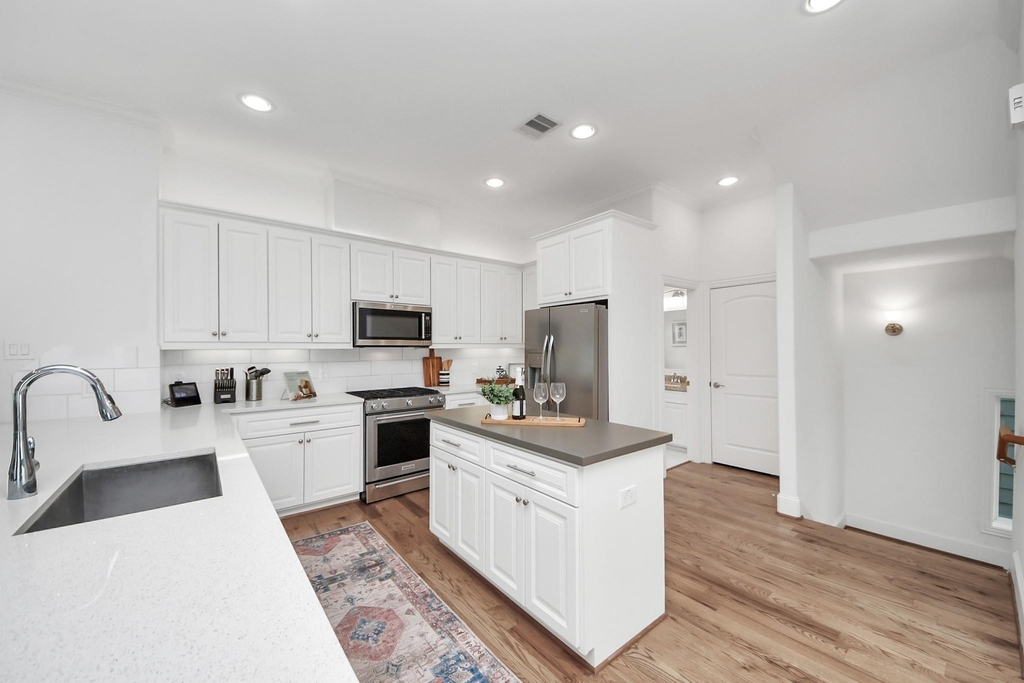 1628 W 24th Street - Photo 4