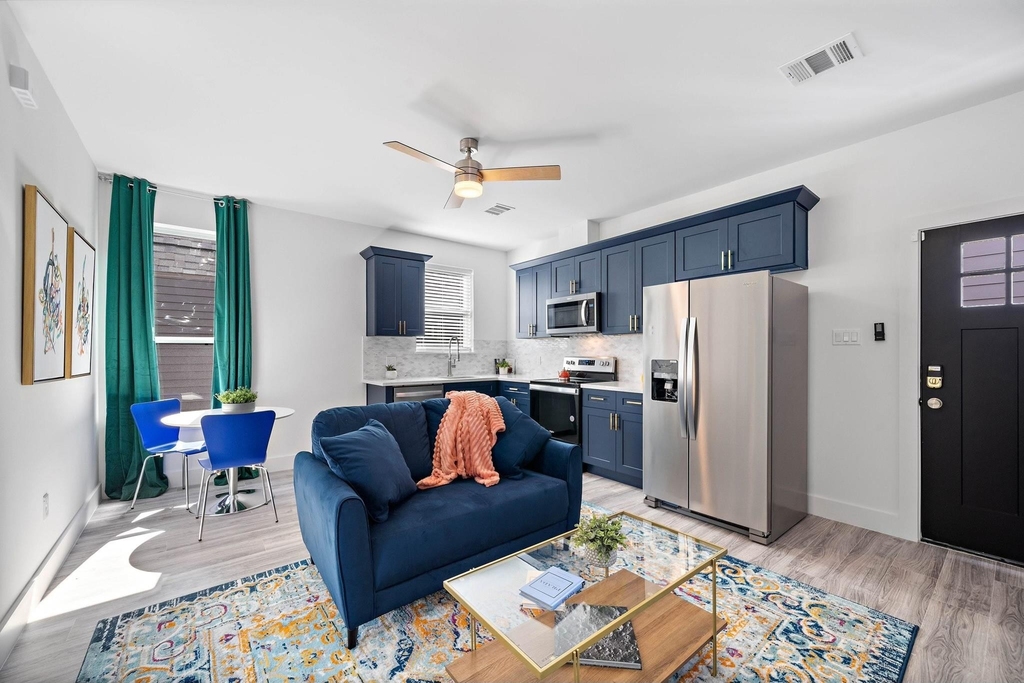 207 E 38th Street E - Photo 2