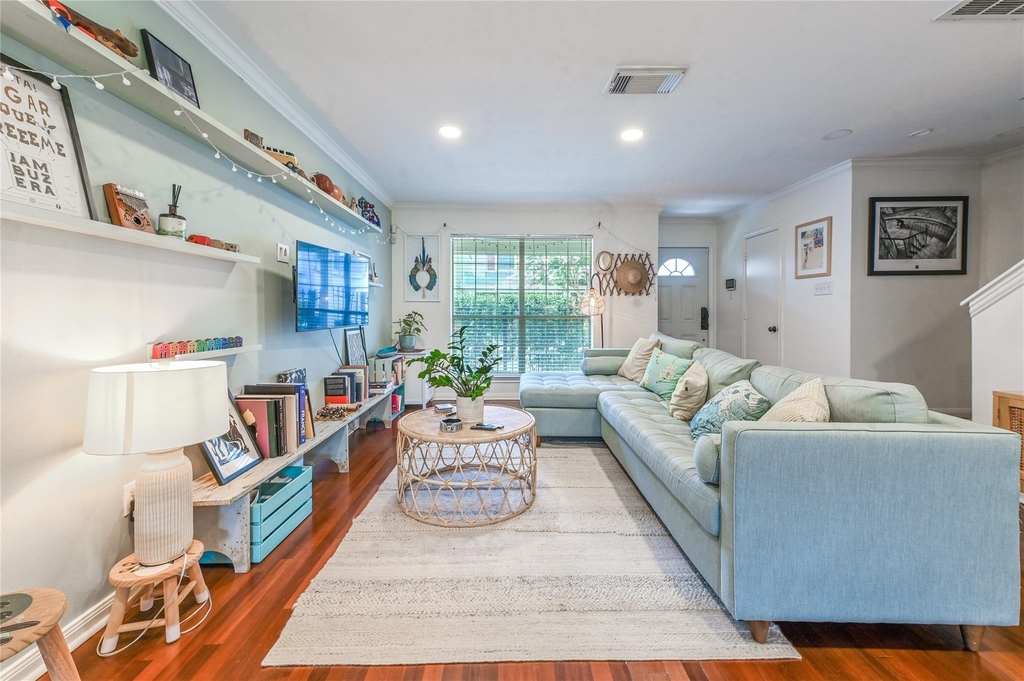 1004 Ruthven Street - Photo 2