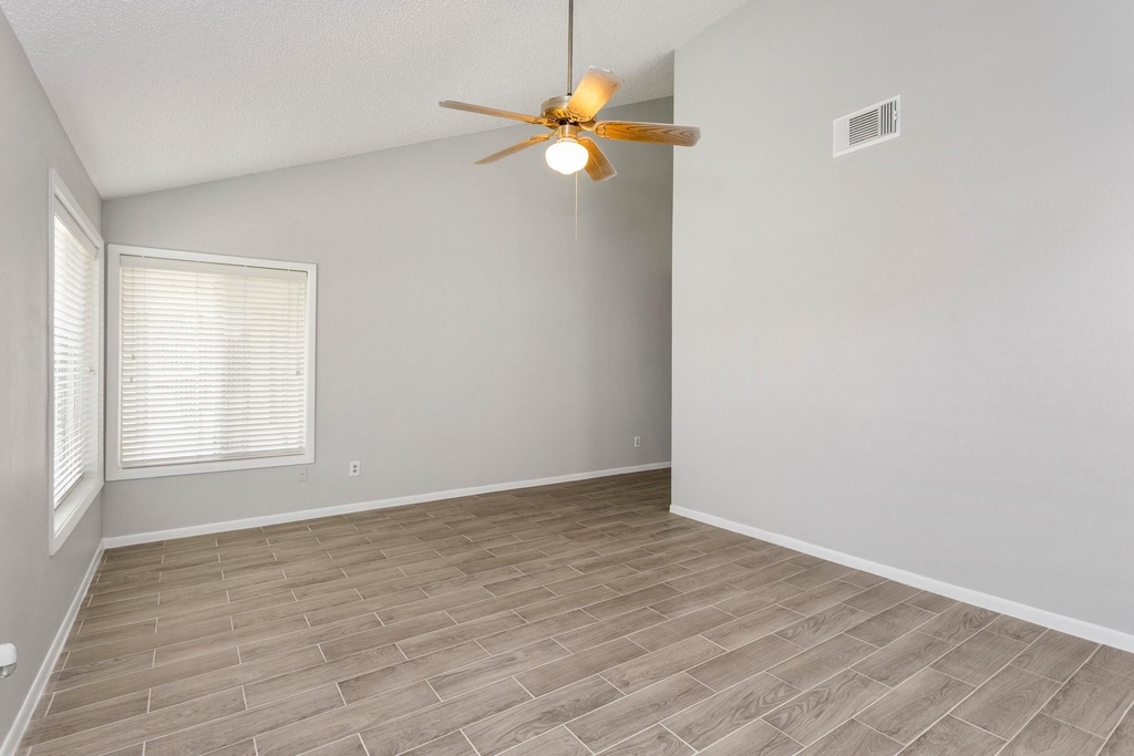 2015 Braesmeadow Lane - Photo 19