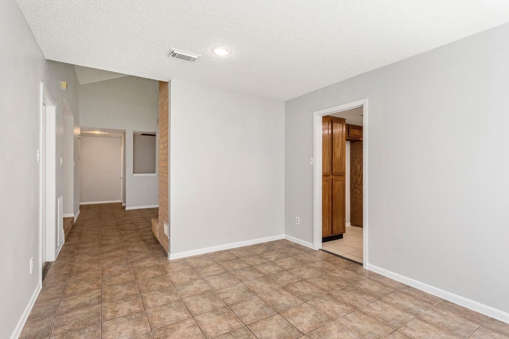 2015 Braesmeadow Lane - Photo 12