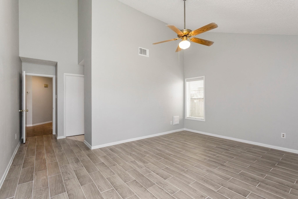 2015 Braesmeadow Lane - Photo 18