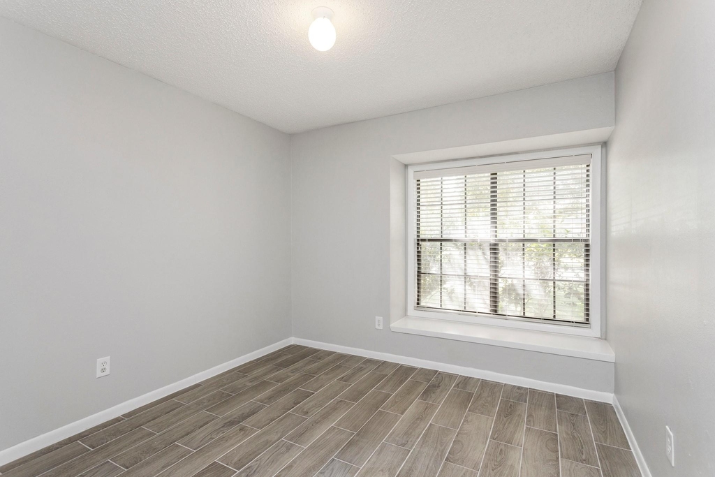 2015 Braesmeadow Lane - Photo 14