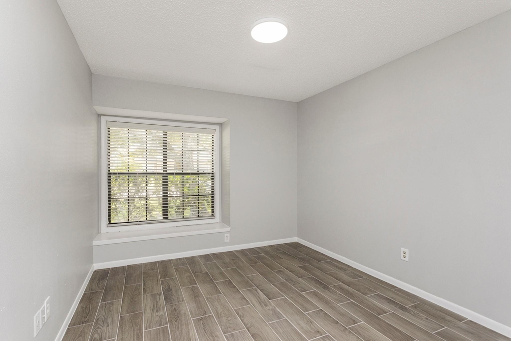 2015 Braesmeadow Lane - Photo 16