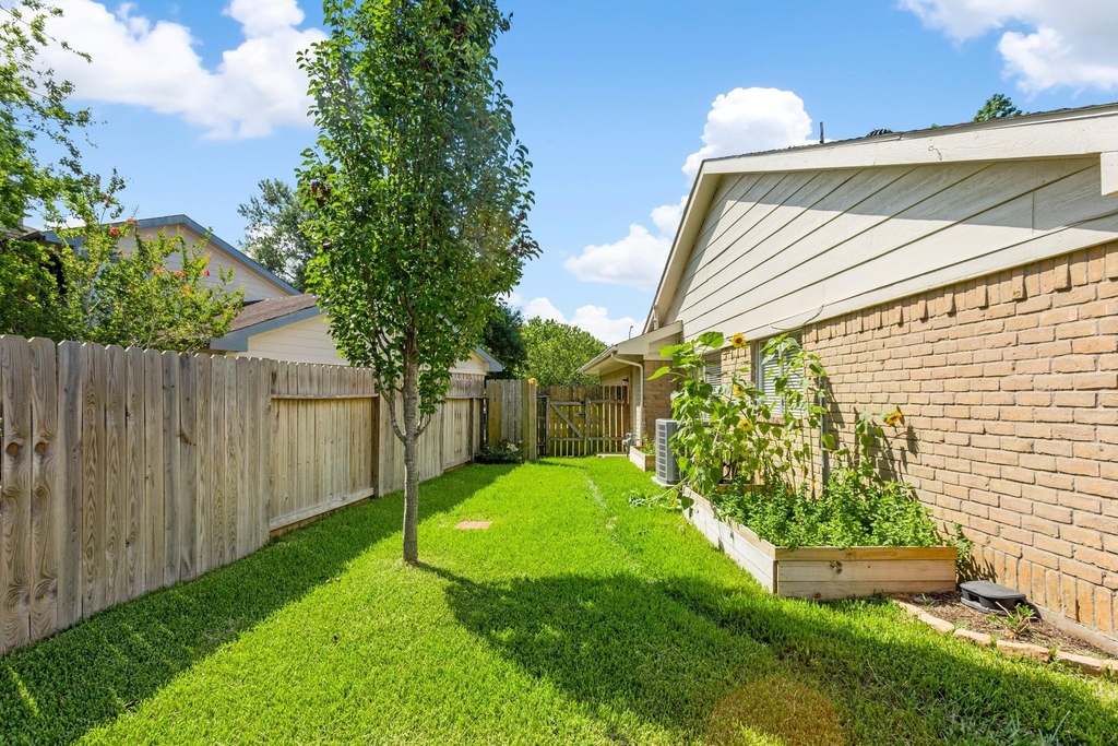 2015 Braesmeadow Lane - Photo 25