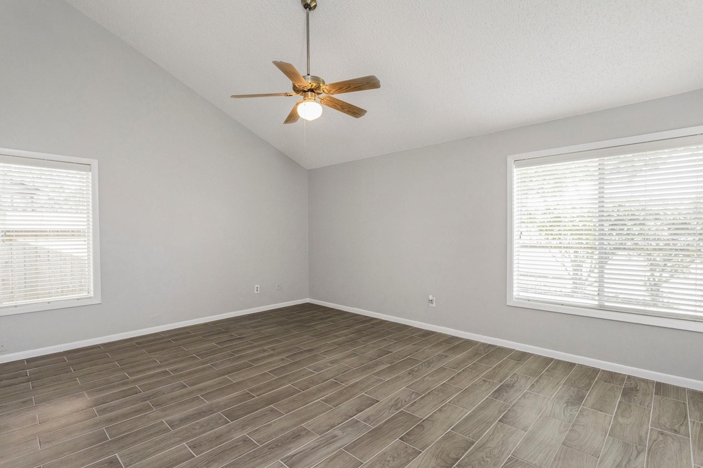 2015 Braesmeadow Lane - Photo 17