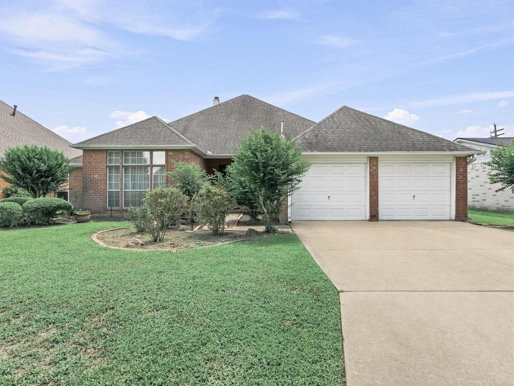 2107 Avenue K - Photo 0